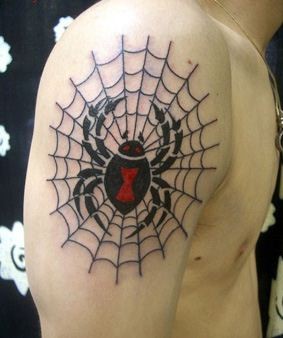 点击大图看下一张：大臂上的蜘蛛蜘蛛网纹身