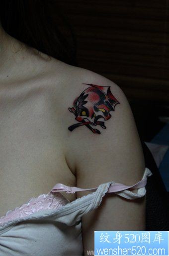 点击大图看下一张:女人胳膊个性骷髅头纹身作品