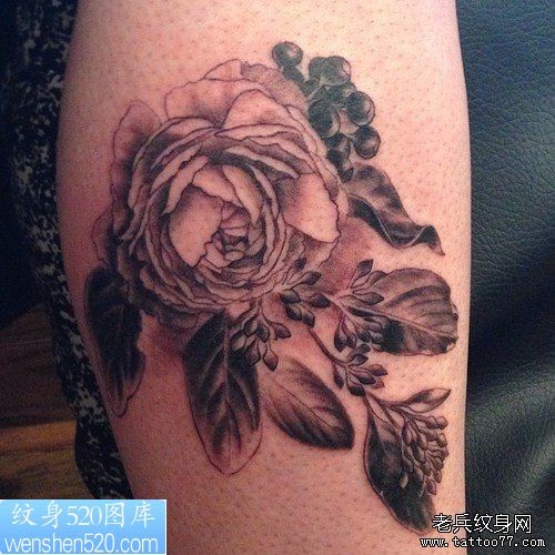 点击大图看下一张：一幅手臂玫瑰花纹身作品
