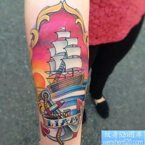 点击大图看下一张：女人手臂school彩色帆船纹身图案