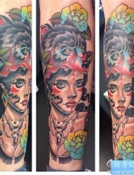 一幅手臂彩色女郎纹身图案