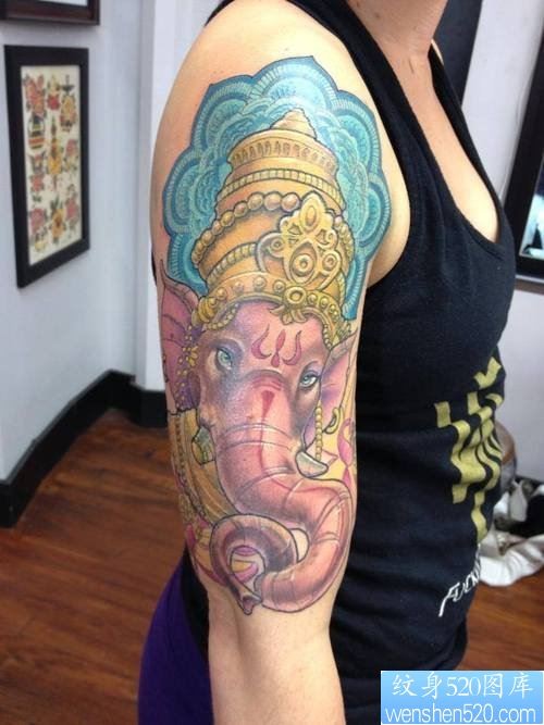 点击大图看下一张：女人胳膊彩色象神纹身图案