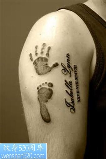点击大图看下一张:手臂上手掌印脚印英文纹身图案