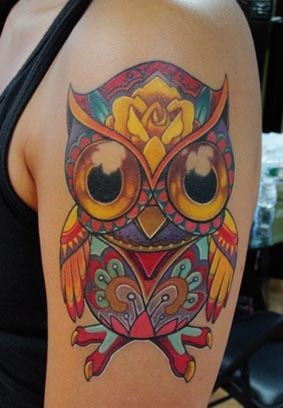 点击大图看下一张：大臂彩色猫头鹰纹身图案图案