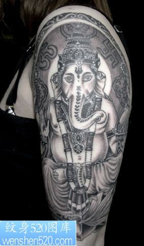 点击大图看下一张：大臂上的象神纹身图案图案