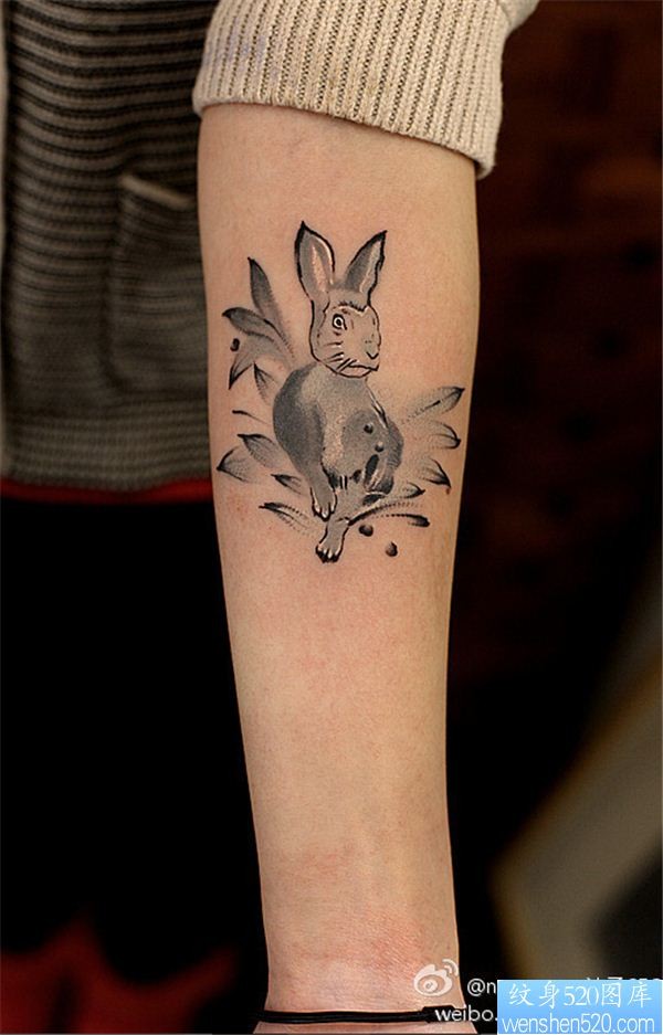 点击大图看下一张:一款手臂兔子纹身图案