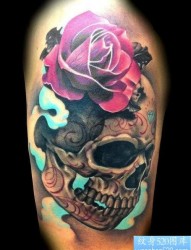手臂彩色欧美骷髅头玫瑰花纹身图案