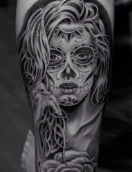 手臂女性肖像纹身图案