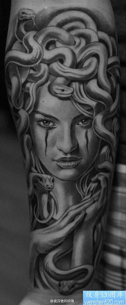 点击大图看下一张：一款手臂美杜莎肖像纹身图案