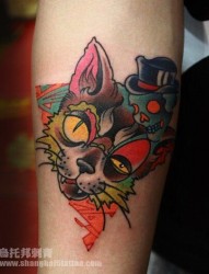 手臂彩色猫咪纹身图案