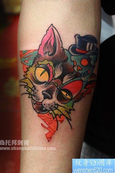 点击大图看下一张：手臂彩色猫咪纹身图案