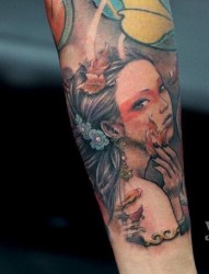 一款经典的手臂女人物纹身图案