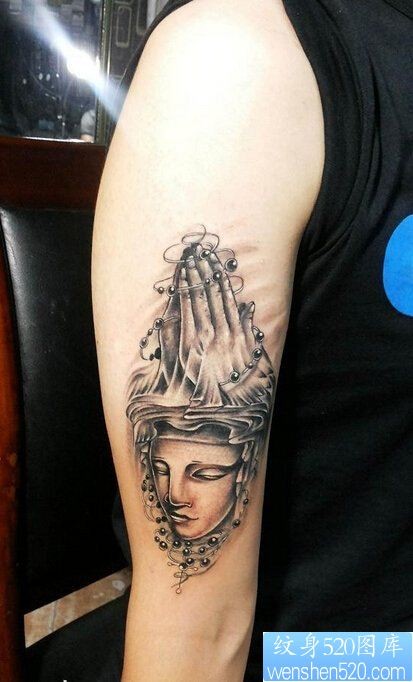 点击大图看下一张：手臂祈祷之手纹身图案