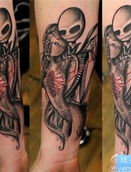 一款手臂个性猴子纹身图案