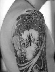 一款个性大臂象神纹身图案