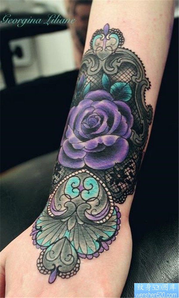 点击大图看下一张：手臂蕾丝玫瑰纹身图案
