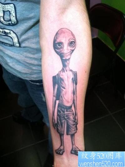 点击大图看下一张：一款手臂外星人纹身图案
