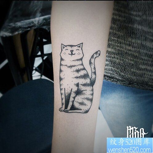点击大图看下一张：一款手臂猫咪纹身图案