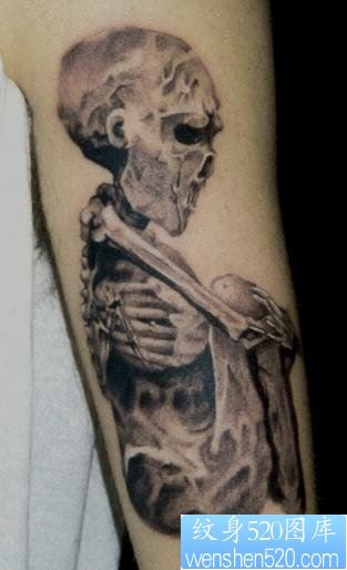 点击大图看下一张：一款手臂骷髅人纹身图案