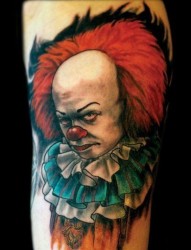手臂彩色小丑纹身图案
