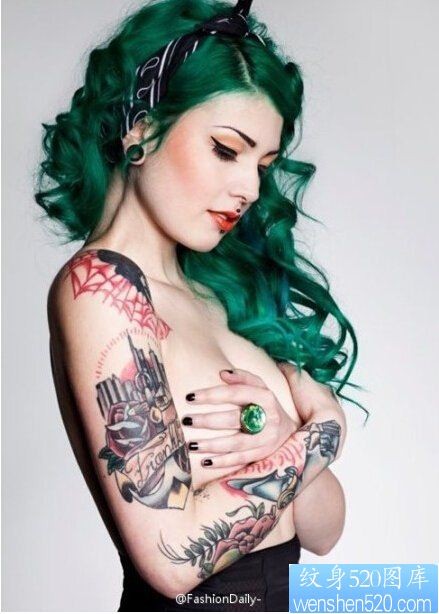 点击大图看下一张：tattoo girl的手臂纹身图案