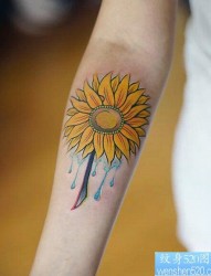 手臂彩色向日葵纹身图案