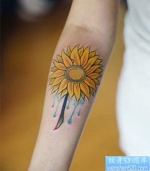 点击大图看下一张：手臂彩色向日葵纹身图案