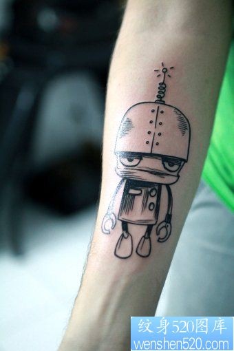 点击大图看下一张：一款手臂机器人纹身图案