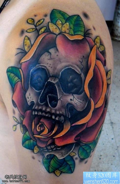 点击大图看下一张：手臂彩色欧美骷髅玫瑰花纹身图案
