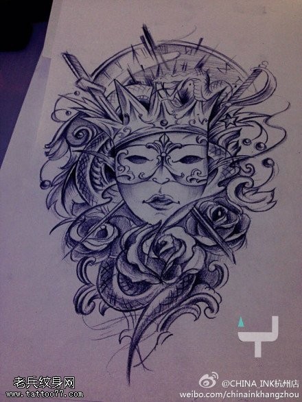 点击大图看下一张：黑灰女郎蛇皇冠玫瑰花纹身图片