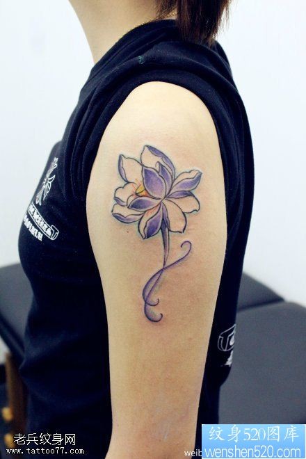 点击大图看下一张：手臂彩色莲花纹身图案