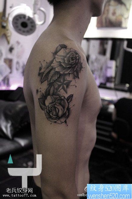 点击大图看下一张：一款手臂黑灰玫瑰花纹身图案