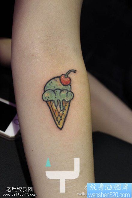 点击大图看下一张：一款手臂冰淇淋纹身图案