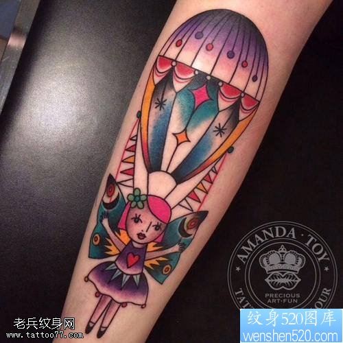 点击大图看下一张：手臂彩色蝴蝶热气球纹身图案