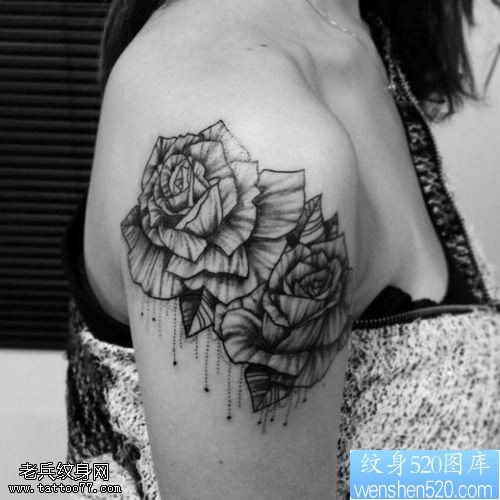 点击大图看下一张：一款女性手臂玫瑰花纹身图案