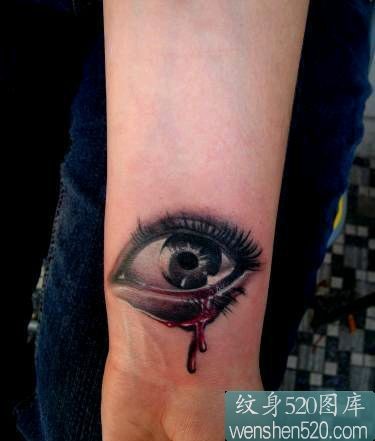 点击大图看下一张：眼睛纹身为主的纹身图