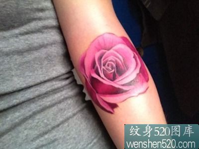 点击大图看下一张：手臂上的玫瑰之真爱誓言纹身图2