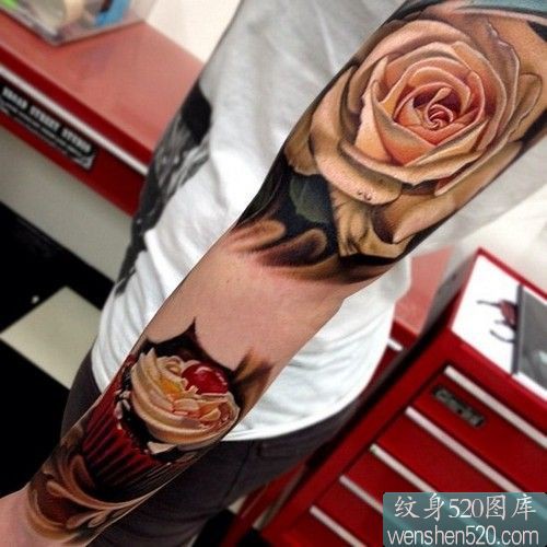 点击大图看下一张：手臂上的玫瑰之真爱誓言纹身图4