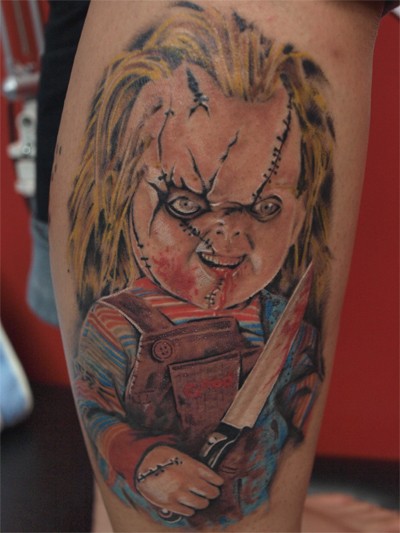 点击大图看下一张：手臂和腿上超有个性的鬼娃娃纹身