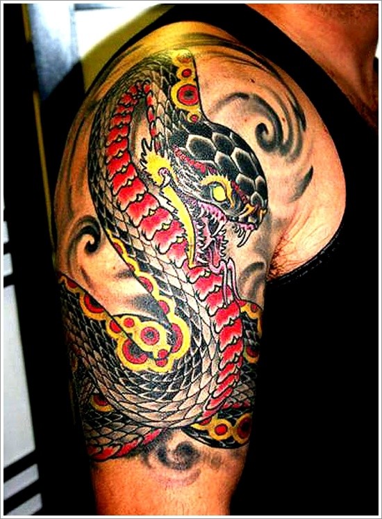 点击大图看下一张：手臂上帅气的蛇纹身