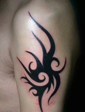 点击大图看下一张：手臂时尚简单的图腾纹身图2