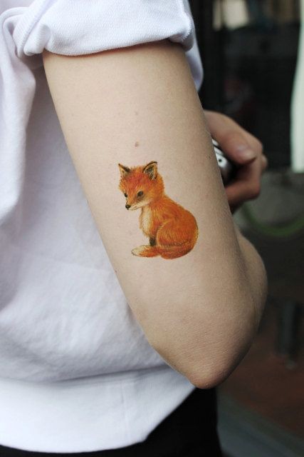 点击大图看下一张：非常可爱漂亮的手臂狐狸纹身图2