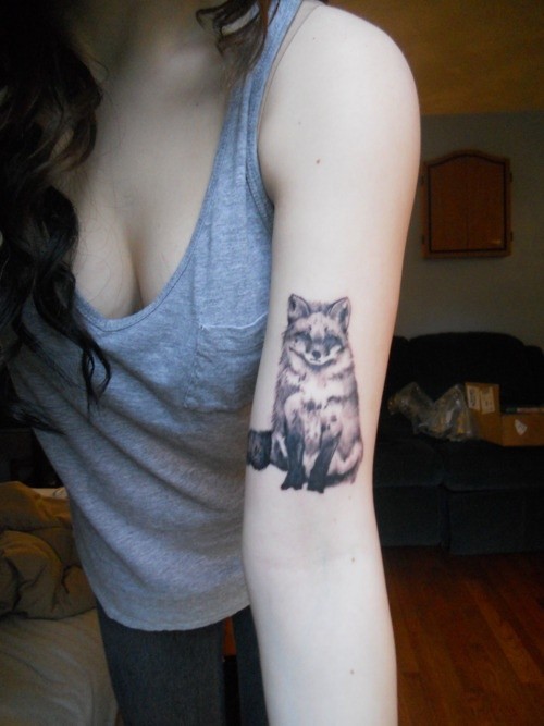 点击大图看下一张：非常可爱漂亮的手臂狐狸纹身图3