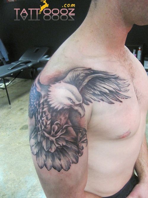 点击大图看下一张：男士手臂上非常大气的老鹰纹身图4