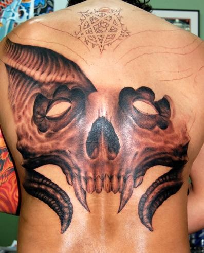 点击大图看下一张：JOSH DUFFY背部纹身作品