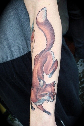 点击大图看下一张：手臂一款个性的狐狸纹身图2