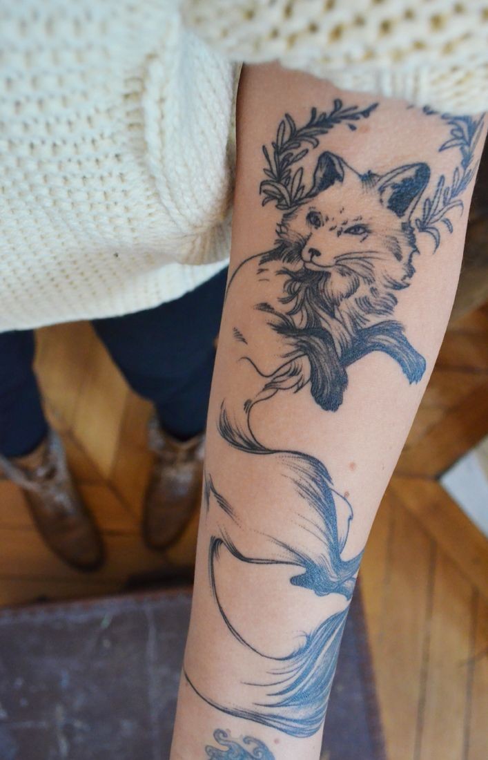 点击大图看下一张：手臂一款个性的狐狸纹身