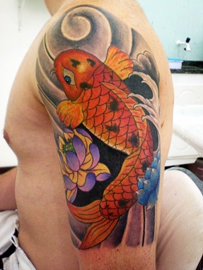 点击大图看下一张：手臂经典的中国吉祥物  鲤鱼纹身