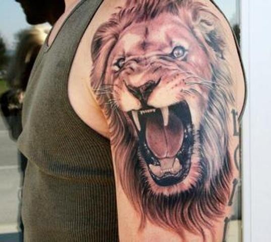 点击大图看下一张：凶猛的动物  狮子纹身图3
