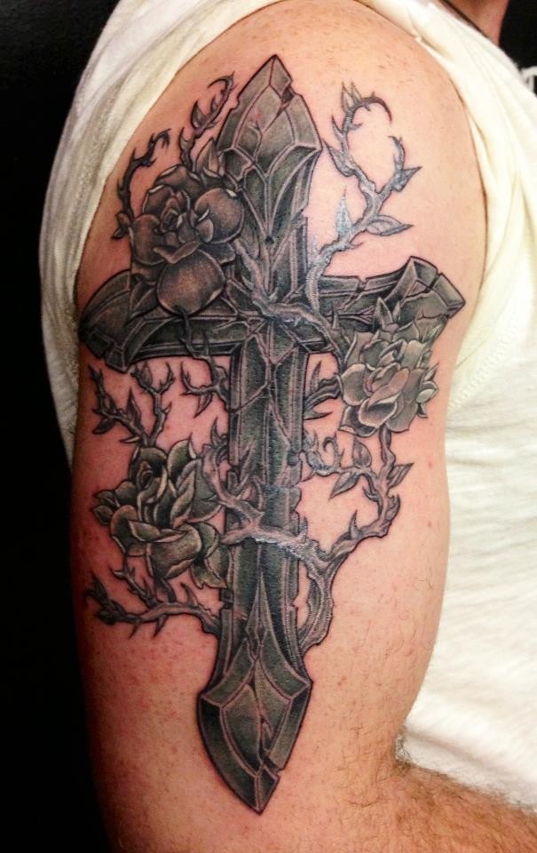 点击大图看下一张：一款时尚潮流的十字架纹身图6